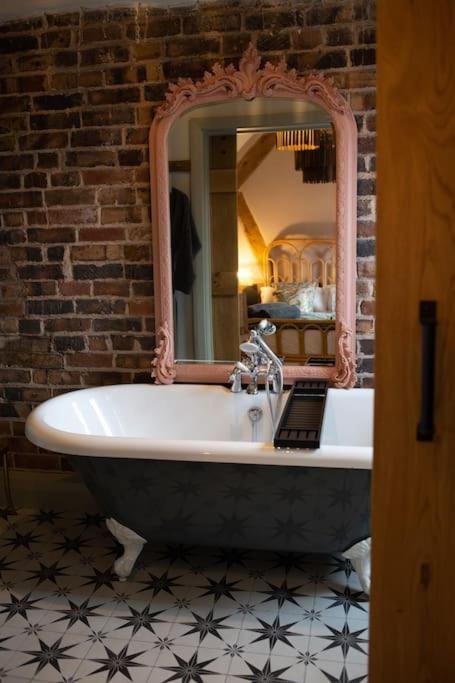 布里奇诺斯The Cart House - Beautiful Contemporary Barn - Hot Tub公寓 外观 照片